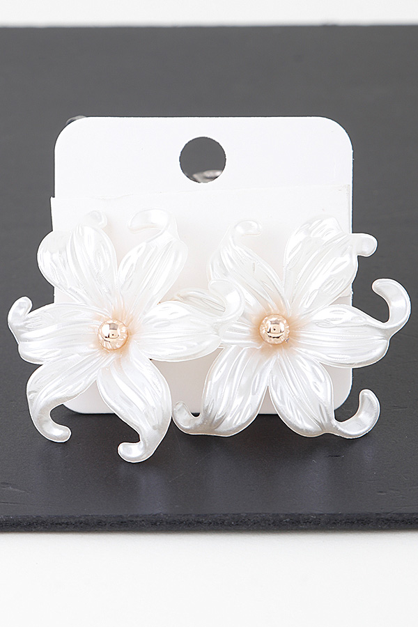 E30299 GOLD CREAM Blossoming Flower Earrings Stud Earrings