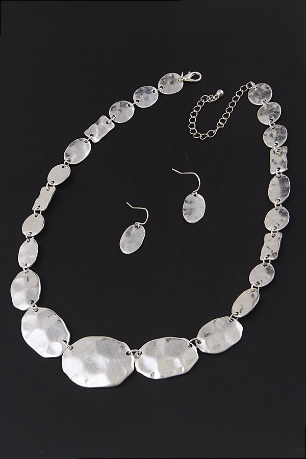 GNE3350 W GOLD Hammered Metal Necklace 9BCD1 Statement Necklaces