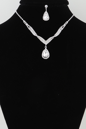 Bejeweled Teardrop Twist Necklace