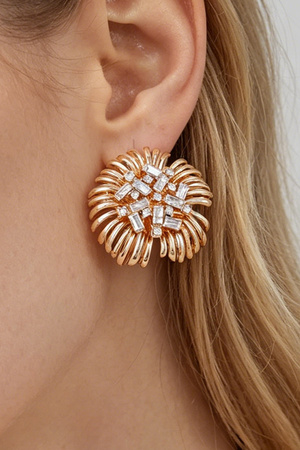Sparkling Chrysanthemum Burst Stud Earrings