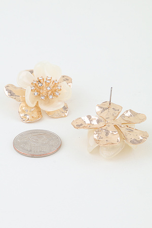 Polished Blooming Tortoise Flower Stud Earrings