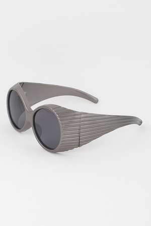 Winged Round Sunglasses