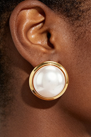 Round Frame Pearl Stud Earrings