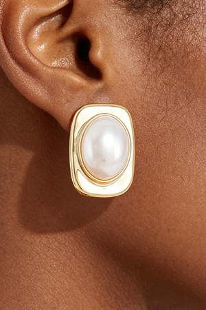 Rounded Square Frame Pearl Stud Earrings