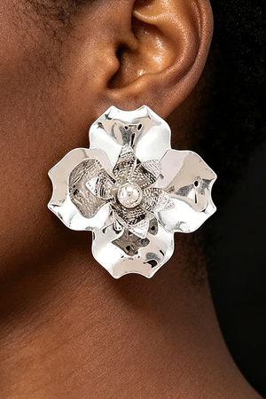 Two-Tone Open Petal Flower Stud Earrings
