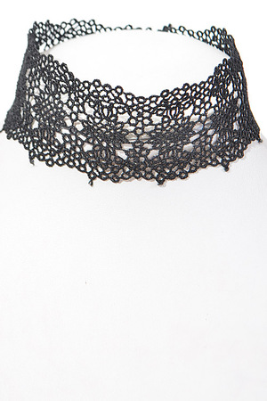 Thick Lacy Floral Patterned Choker
