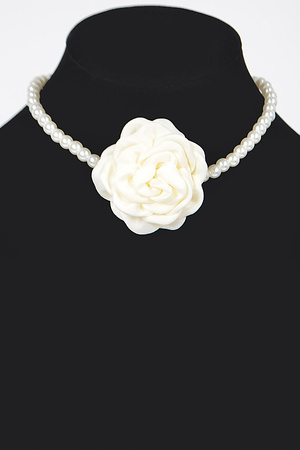 Pearl Necklace With Flower Choker