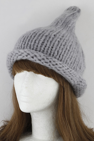 Monotone Pointed Beanie