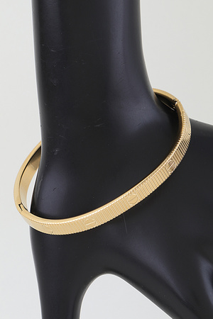 Modern Nail Ribbed Cuff Bracelet