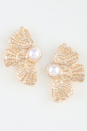 Pearl Hammered Half Petal Stud Earrings