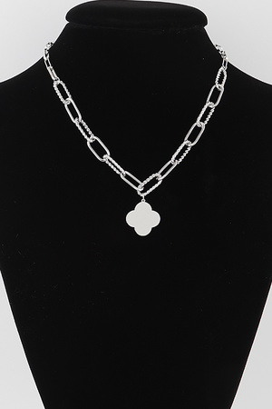 Twisted Clover Link Chain Necklace
