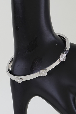 Ribbed Clover Charm Cuff Bracelet
