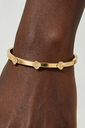 Ribbed Clover Charm Cuff Bracelet