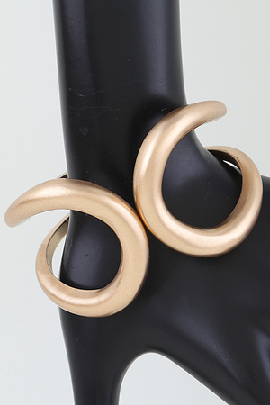 Greek Loop CuﬀBracelet