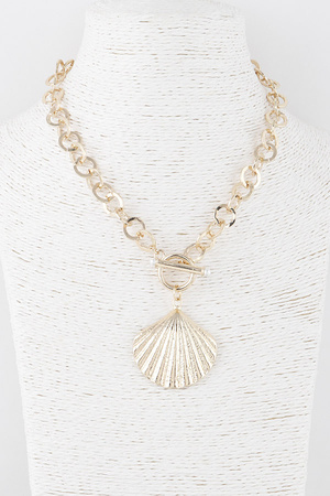Clam Shell Toggle Necklace
