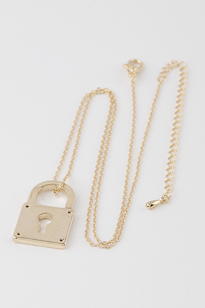 Simple Lock Pendant Chain Necklace