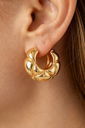 Polished Diamond Quilt Hoop Earrings