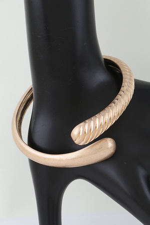 Open Coil Hinged Bangle