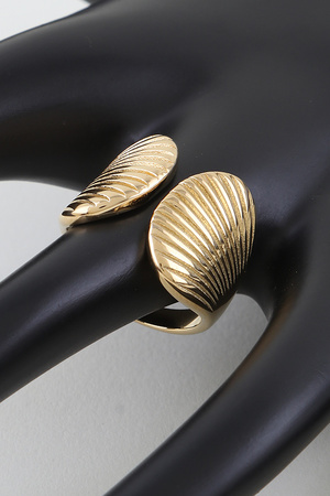 Shiny Clam Shell Wrap Ring