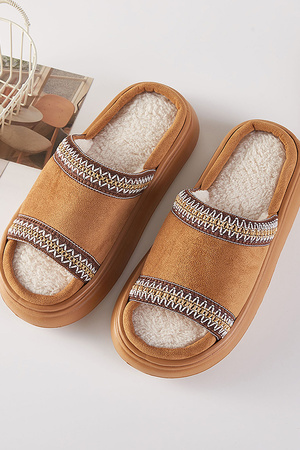 Weaved Fuzzy Slippers