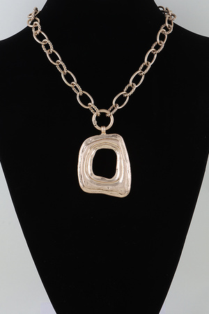 Rippled Cubic Link Chain Necklace