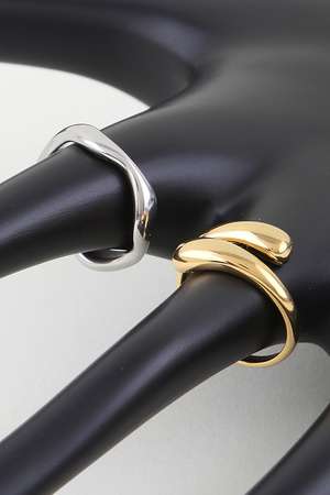 Modern Wave Ring Set