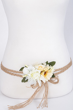 Lovely Flower Detailed Belt