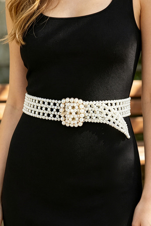 Knit Pearl Buckle Belt.