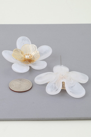 Bright Delicate Flower Stud Earrings