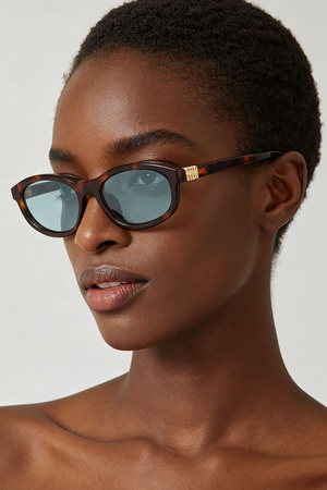 Chic MW Oval Sunglasses