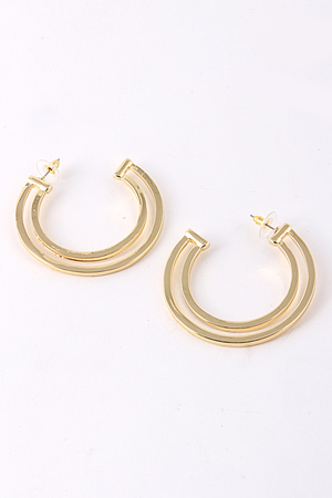 Middle Cutout Crescent Moon Stud Earring 5ABG8